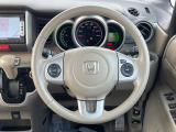 【純正革巻きステアリング】上質な革を使用することで、手にしっかり馴染みとても運転しやすいハンドルです♪