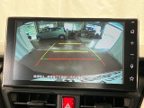 【バックカメラ】 駐車時に車両後方の様子を見ることができるので、運転の不安を軽くします。