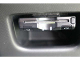 ETCはナビ連動機能付です。利用日や料金の確認がモニターで出来て便利ですよ。納車前には使用できるようにセットアップをさせていただきます。ETCカードの取扱もしておりますのでご相談下さいね。