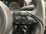 前方の車との車間を設定し、スピードを上げたり緩めたりを自動で行ってくれる追尾式の「レーダークルーズ」。上級装備の一つです!高級車にしかつかない嬉しい機能です。