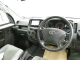 見通しのよいすっきりとした視界で、誰でも運転しやすいです。運転のしやすさは疲れにくさにも繋がりますよ♪