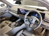☆センターパネルを運転席側に僅かに傾けたBMW独特のインパネ☆【駆け抜ける歓び】はここからもスタートしております☆