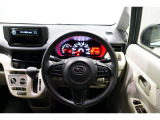 運転席は毎日乗っても飽きの来ないインテリアと運転に集中しやすいコックピットです、どなたにでも運転しやすい設計です。