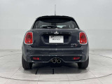 縦長のテールライトがMINIらしいスタイリッシュなデザインとなっています。