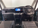 【前方視界】開放的な前方視界!運転がしやすく疲れにくいです♪窓が大きく、見通しがとっても良いおクルマですよ♪