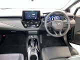 運転席周りのレイアウトをご覧ください。ナビゲーションが綺麗に装着されスッキリ収まってますね!操作スイッチも手が届きやすくわかりやすいです!