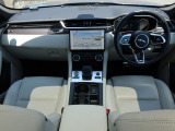 JAGUARの『F-PACE』を認定中古車でご紹介!パノラミックルーフ、アダプティブクルーズ、パワーテールゲート、3Dサラウンドサラウンド、衝突軽減システム、シートヒーター、メモリ機能付シート