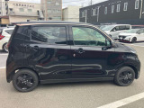 サイドから見ても素敵なデザインの軽自動車です!天井も高く室内空間も広く快適です☆
