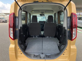 リヤシートも全車消毒済み。シートを倒すとゆったりとした室内空間に★レジャーにショッピングに大活躍!