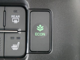 【ECONスイッチ】 ECONスイッチを押すと、加速時のアクセルの踏みすぎやエアコンの効きすぎなどを抑え燃費向上に役立ちます。