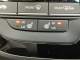 運転席/助手席シートヒーターで寒い日もすぐに温かくなり快適に過ごせます。2段階の温度調整が可能です