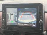 アラウンドビューモニター装備!空から見ているような映像によって不慣れな場所での車庫入れや縦列駐車等はもちろん狭い道でのすれ違いも安心♪