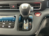 オートマチックシフトレバーは、手になじみ操作しやすい形状で安全運転にもつながります♪