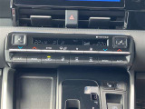 運転席と助手席で温度の調節ができます♪