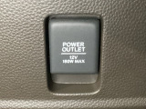 アクセサリーソケットはUSBのアダプターなどをつければ、スマホの充電にも使えます。