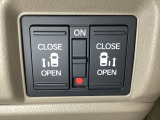リアドアは乗り降りに便利な両側電動スライドドアです。また運転席に座っていながらスイッチ操作で自在にスライドドアを開け閉めできます。