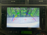 【バックカメラ】駐車時に後方がリアルタイム映像で確認できます。大型商業施設や立体駐車場での駐車時や、夜間のバック時に大活躍!運転スキルに関わらず、今や必須となった装備のひとつです!