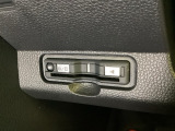 ハンドルの左下にETCがついています。高速道路の料金所の通過も楽々です。 カードの取り出しもしやすい場所についています。