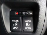 両側パワースライドドア付きだから、狭い駐車スペースなどでの 乗り降りラクラク!小さなお子さまのいるご家庭には嬉しい装備。