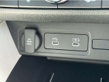 便利な充電用USBジャックと12V電源ソケットを設置しております。周辺機器の充電にご利用頂けます☆