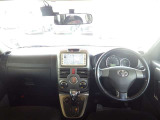 オシャレなインテリアで運転する気分も盛り上がりますよね^^