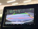 【バックカメラ】駐車時に後方がリアルタイム映像で確認できます。大型商業施設や立体駐車場での駐車時や、夜間のバック時に大活躍!運転スキルに関わらず、今や必須となった装備のひとつです!