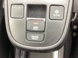 停車中にブレーキペダルから足を離していても、自動的にブレーキを保持してくれる機能です♪保持中にアクセルを操作すると自動でブレーキを解除してくれます♪信号待ちや駐車券を取る時などに便利な機能です♪
