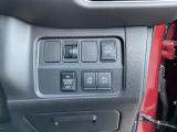 両側電動スライドドアで狭い駐車場や風の強い日でも隣の車を気にせずドアの開け閉めができ便利です