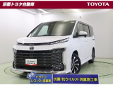 スクエア型の大きく開いたフロントグリルが独創的なフロントマスク。リヤガラスは大きく、迫力あるリヤスタイルの【ヴォクシー】。 先鋭的で独創的な外観と広い室内空間が人気の車です。この車は車検整備付きです。