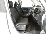 シートヒーター付きのシートで運転席も助手席も寒い日でも快適です。