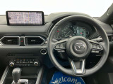 人間工学を駆使して設計された運転席周りのデザインで、ドライビングポジションも取り易く、快適な運転を楽しんでもらえます。