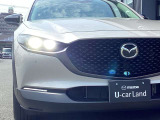 アダプティブLEDヘッドライト カメラや車速センサーと連動して、ハイ、ロー、ワイドローのLEDライトを常に最適な配光に自動制御する優れものです!