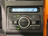 車内空調は&rdquo;AUTOエアコン&rdquo;にお任せ。運転に集中出来ますよ!