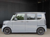 当社下取りワンオーナー車につきご安心頂ける一台となっております♪純正ナビ、バックカメラなど装備充実!使用感は少なく、内外装共に程度良好の一台です♪お気軽にお問合せください!