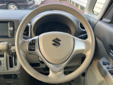 インテリアに合わせたデザインのステアリングは、運転される方のことも考え、運転しやすい形状、大きさです。是非一度、実際に触ってお確かめください。