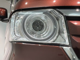 LEDヘッドライトは、点灯の瞬間から最大光量を発揮し、突然暗くなるトンネルなどでの安定感を高めます。