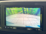 【バックカメラ】駐車時に後方がリアルタイム映像で確認できます。大型商業施設や立体駐車場での駐車時や、夜間のバック時に大活躍!運転スキルに関わらず、今や必須となった装備のひとつです!