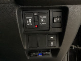 パワースライドドアの開閉はスマートキーのリモコンやドアノブは勿論、運転席側のスイッチ操作でも開閉ができ、安全・簡単です