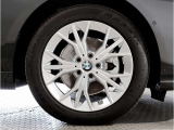 【BMWアロイホイル】軽量かつ強度に拘ったアロイホイル。走行性能ポテンシャルを引き出す設計。車の足元を引き締めてくれる大きなポイントはアロイホイルです。