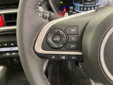 運転中、オーディオの操作をしてて、ハッとしたことはありませんか?ステアリングスイッチは、運転中でもハンドルでオーディオの操作が可能です。安全なドライブをサポートします。