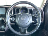 【純正革巻きステアリング】上質な革を使用することで、手にしっかり馴染みとても運転しやすいハンドルです♪