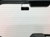 後方にもドライブレコーダーのカメラが付いています。前後両方でお車の周りを監視・記録いたします。