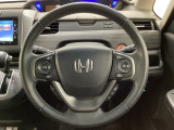 ハンドルにHondaセンシング系のクルーズコントロールやレーンキープアシストなどのスイッチと、オーディオの操作スイッチが装備されています。ハンドルから手を離さず安全に操作できます。