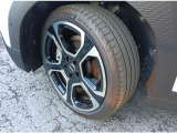 タイヤサイズは225/40R19です