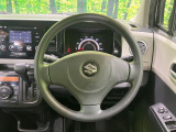 インテリアに合わせたデザインのステアリングは、運転される方のことも考え、運転しやすい形状、大きさです。是非一度、実際に触ってお確かめください。