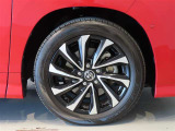 純正のアルミホイール装着車です。タイヤサイズは205/55R17です。