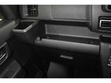 インパネテーブル装備!車内での小物などを一時的に置くとき利用できます。ドリンクホルダー装備! 美味しい飲み物 飲みながら 快適なドライブいかがですか♪