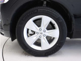 5スポーク7.5J&times;18インチシルバーアルミホイール。衝突回避・被害軽減ブレーキシステムやパイロット・アシストなど、数多くの先進安全・運転支援機能を標準装備。