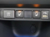 快適温熱シート(運転席・助手席)が装備され快適なドライブをサポートします。