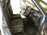 すわり心地の良い運転席・助手席です。長時間のドライブの疲れ軽減に貢献します。どうぞ快適なドライブを。